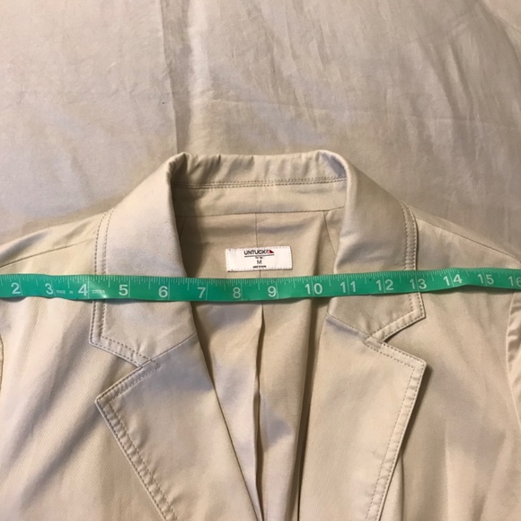 Untuckit brand, for her. jacket/trench style. Medium. Tan with button and belt - Picture 6 of 10